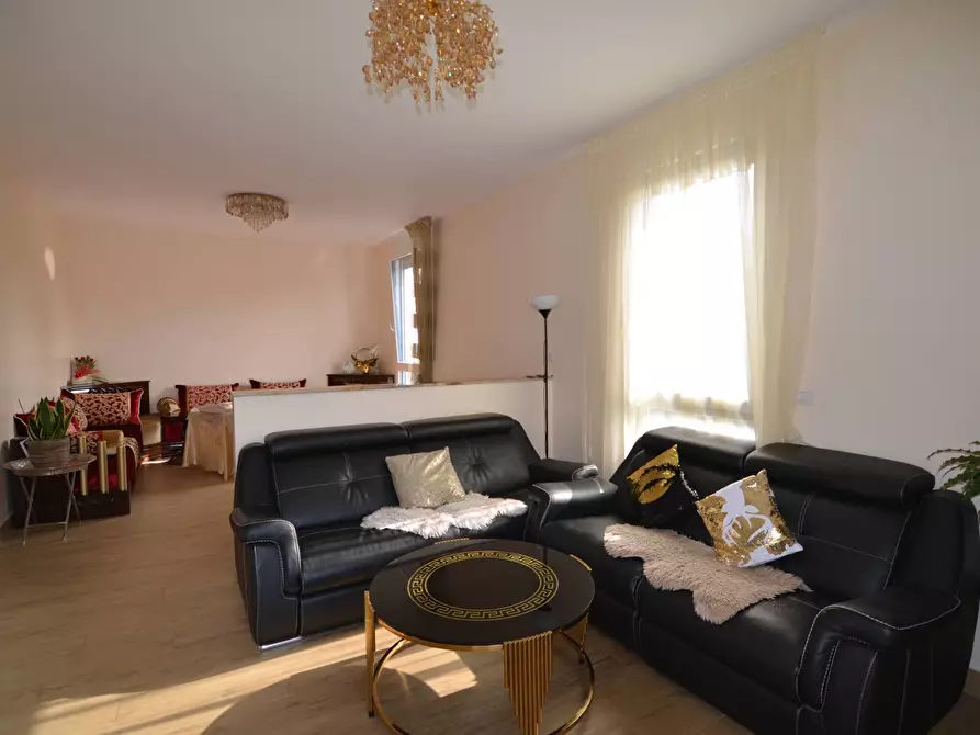 Immagine 2 di Appartamento in vendita  in VIA CAPODISTRIA a Lecco