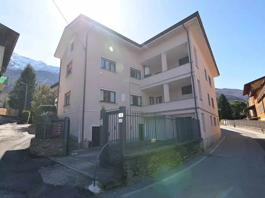 Immagine 1 di Casa indipendente in vendita  in VIA PERLINO a Colico