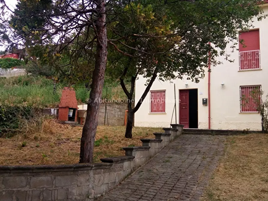 Immagine 2 di Villetta a schiera in vendita  in Contrada Pettorano a Civitella Casanova