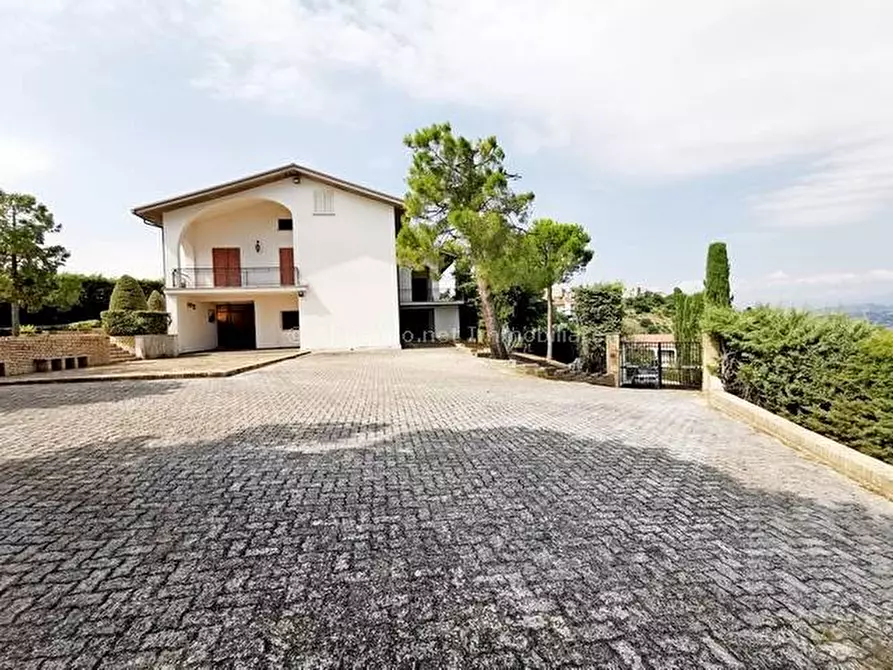 Immagine 1 di Villa in vendita  in Via del Passatore a Atri