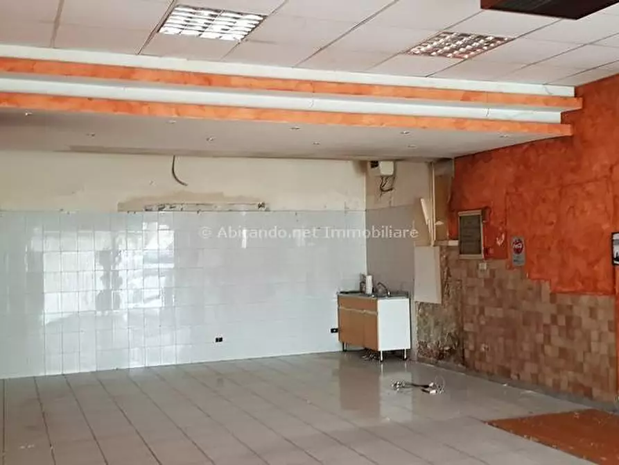 Immagine 2 di Locale commerciale in affitto  in Via Santo Spirito a Penne