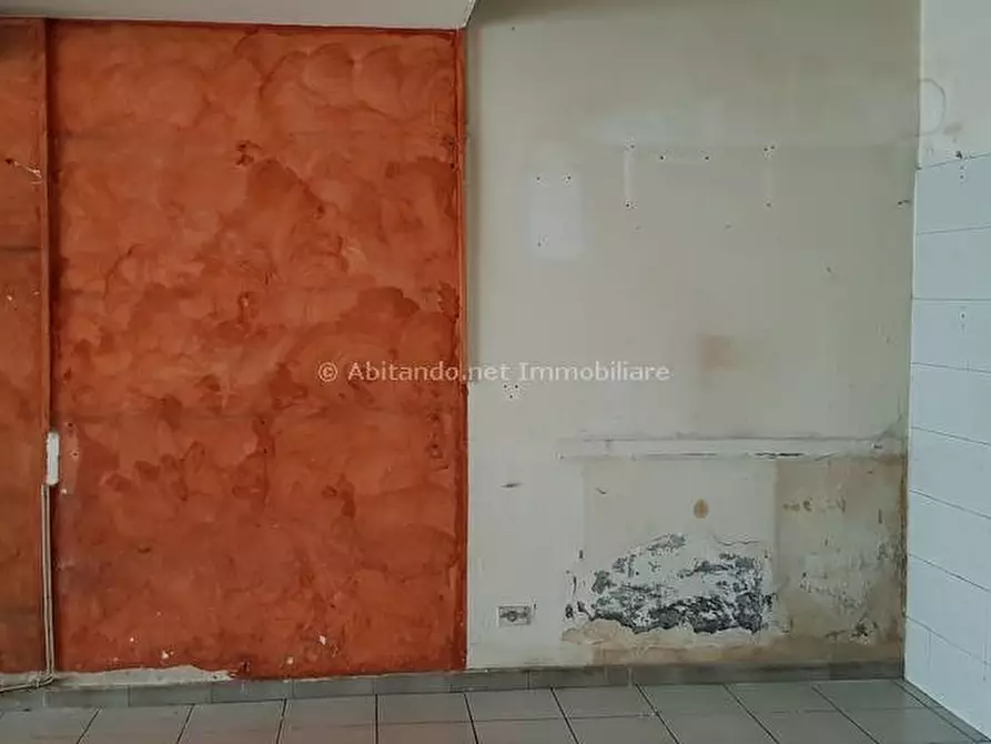 Immagine 5 di Locale commerciale in affitto  in Via Santo Spirito a Penne