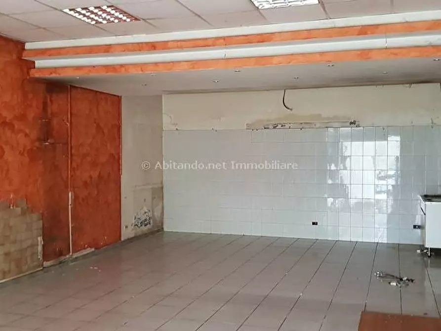 Immagine 7 di Locale commerciale in affitto  in Via Santo Spirito a Penne