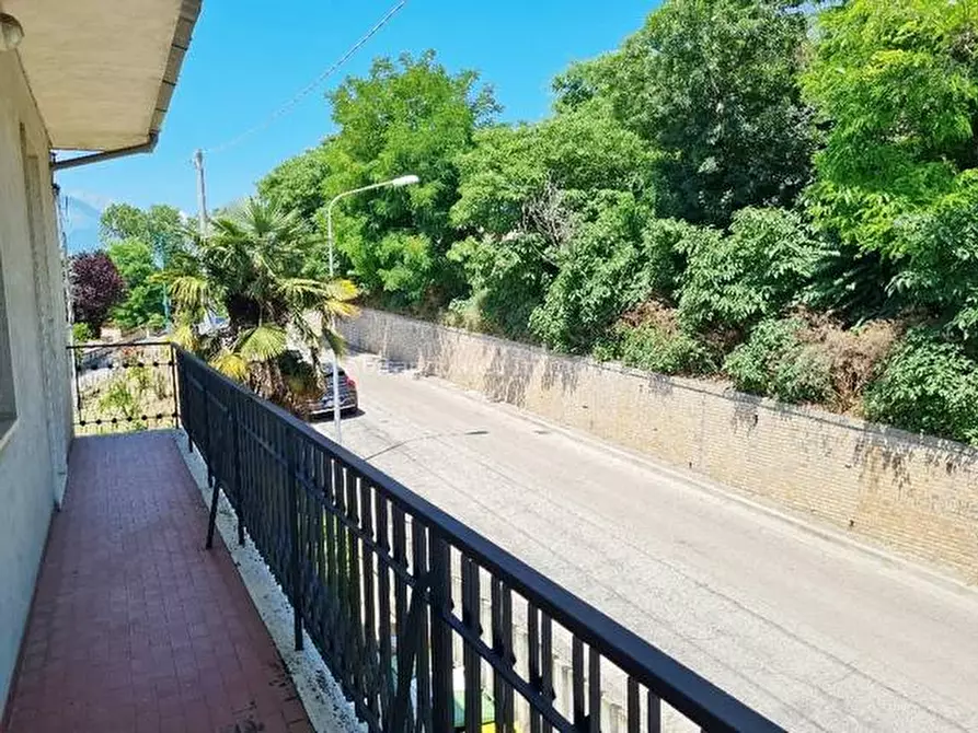 Immagine 25 di Casa bifamiliare in vendita  in Via Verrotti a Penne