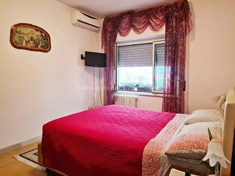 Immagine 8 di Casa indipendente in vendita  in Via Martiri Pennesi a Loreto Aprutino