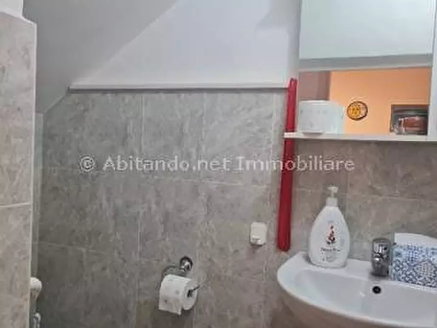 Immagine 12 di Casa indipendente in vendita  in Via Martiri Pennesi a Loreto Aprutino