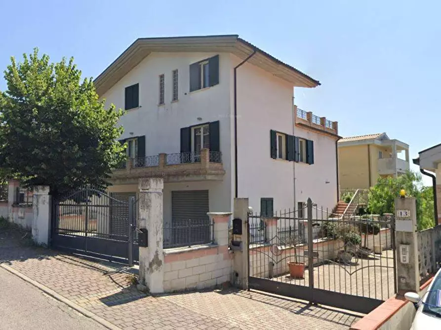 Immagine 1 di Villa in vendita  in Via Clemente de Caesaris a Penne