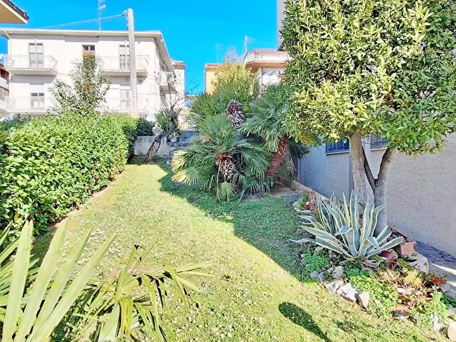 Immagine 6 di Villa in vendita  a Penne