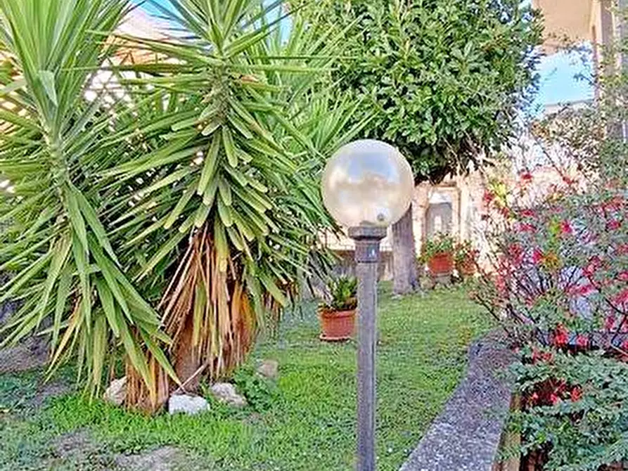 Immagine 7 di Villa in vendita  a Penne