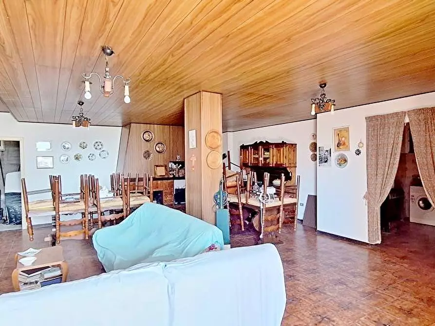 Immagine 21 di Villa in vendita  a Penne