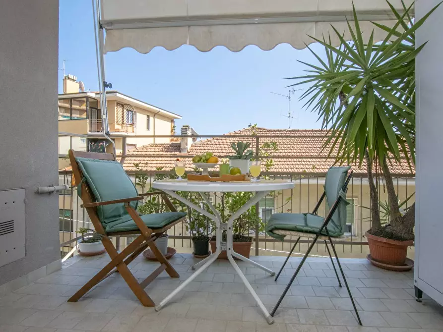 Immagine 9 di Appartamento in vendita  in Via Generale Stefano Cagna a Finale Ligure