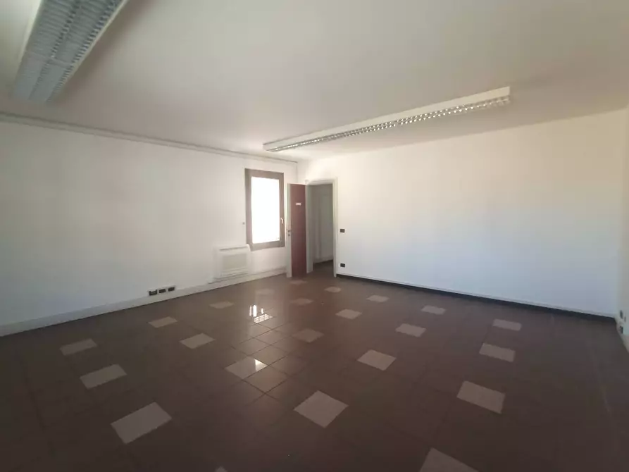Immagine 8 di Ufficio in affitto  in Via San Dona' a Venezia