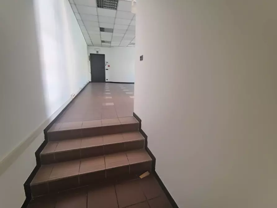 Immagine 10 di Ufficio in affitto  in Via San Dona' a Venezia