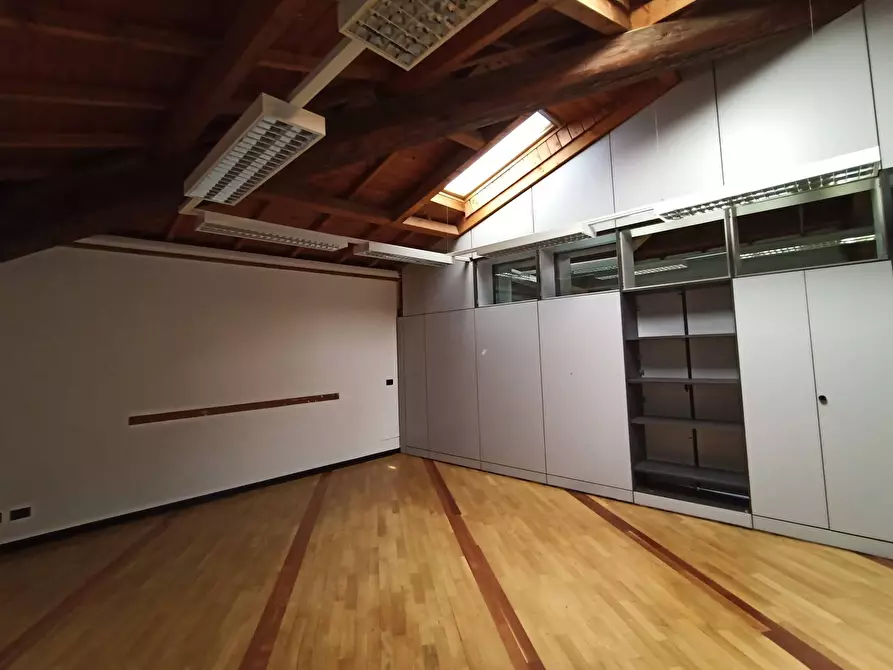 Immagine 9 di Ufficio in affitto  in Via San Dona' a Venezia