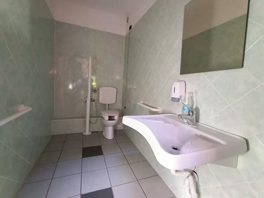 Immagine 14 di Ufficio in affitto  in Via San Dona' a Venezia