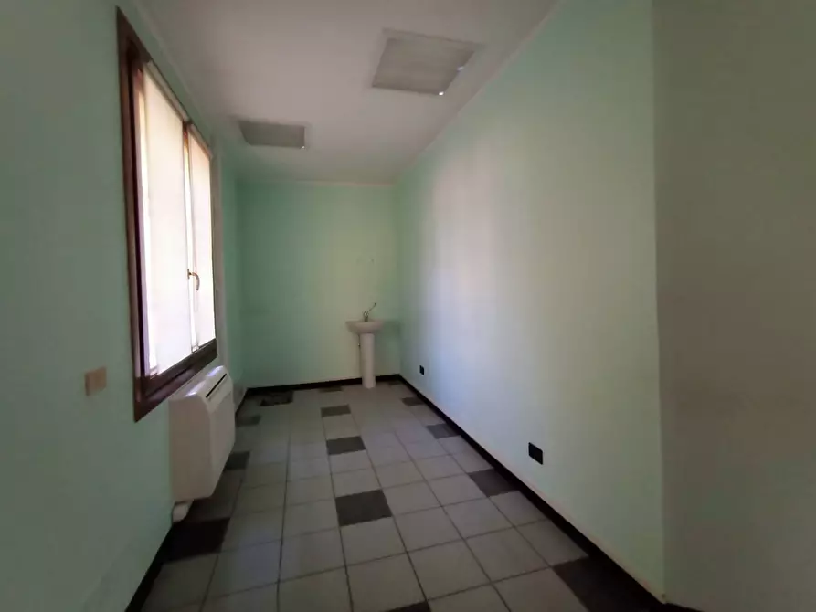 Immagine 3 di Ufficio in affitto  in Via San Dona' a Venezia