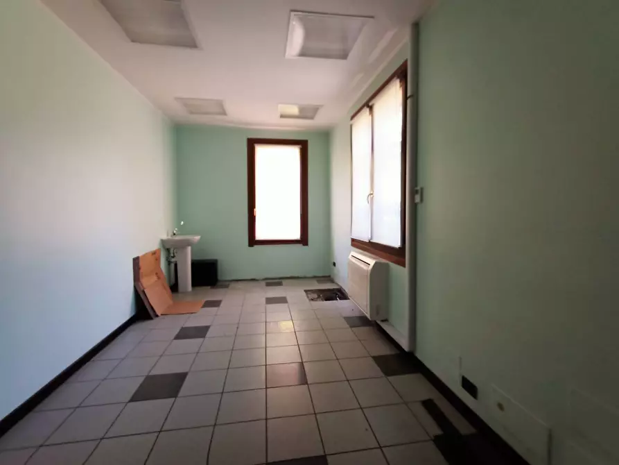 Immagine 4 di Ufficio in affitto  in Via San Dona' a Venezia
