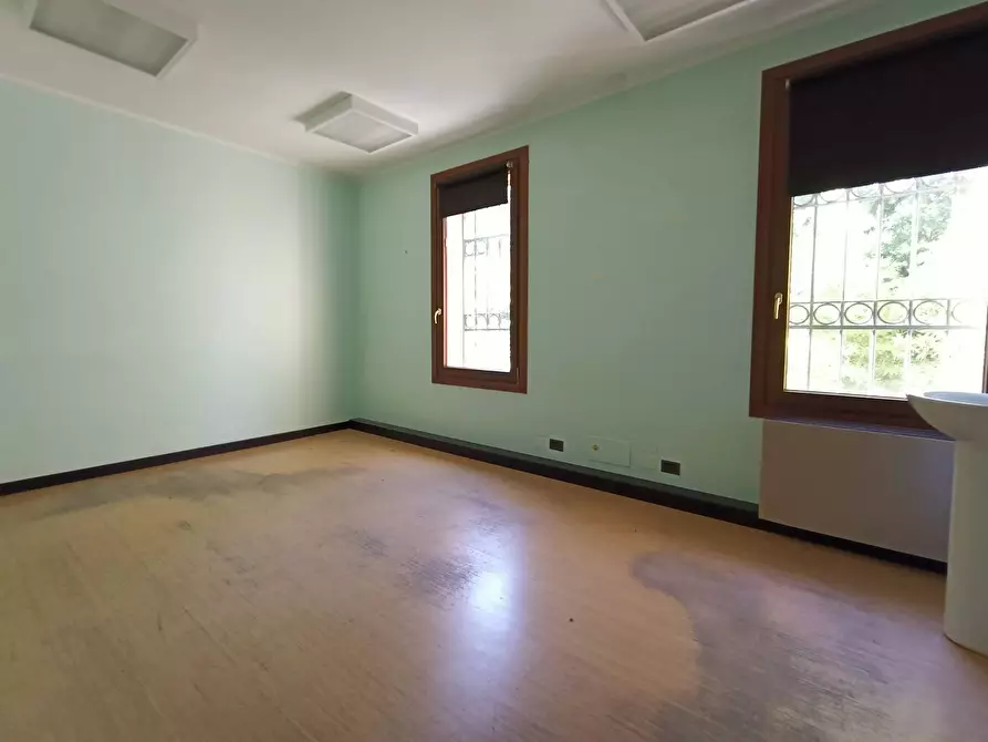 Immagine 5 di Ufficio in affitto  in Via San Dona' a Venezia