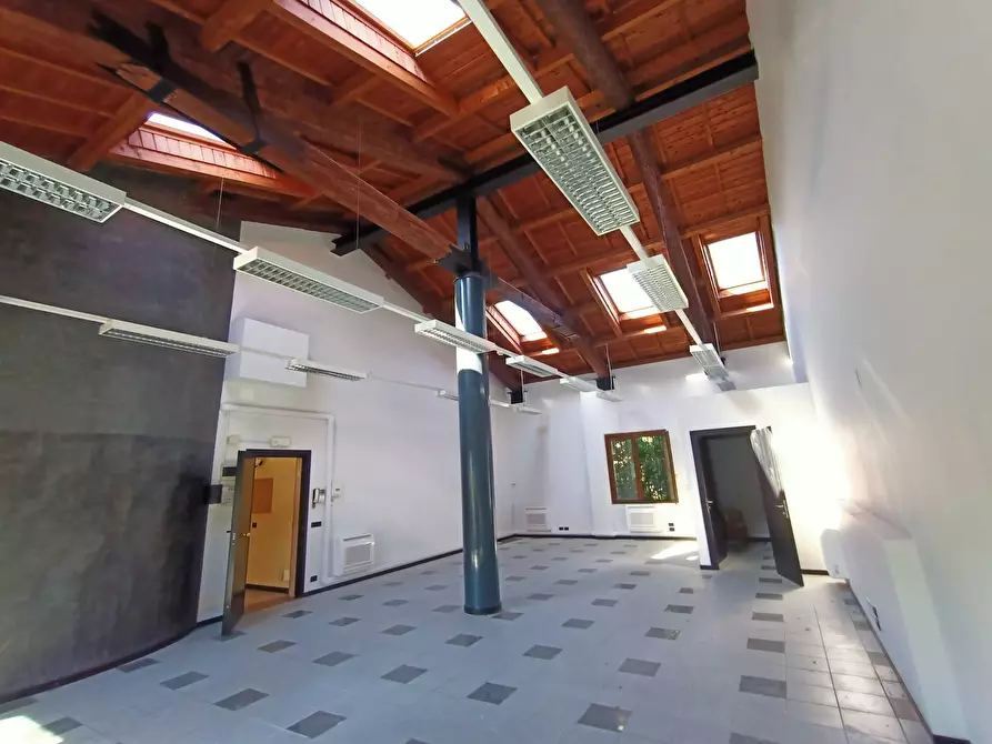 Immagine 6 di Ufficio in affitto  in via san dona' a Venezia