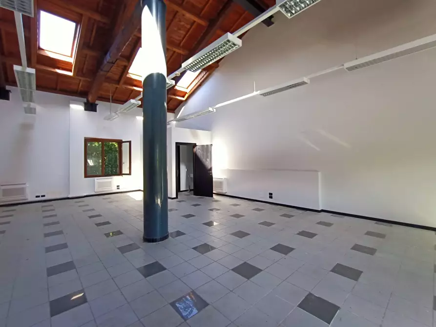 Immagine 7 di Ufficio in affitto  in via san dona' a Venezia