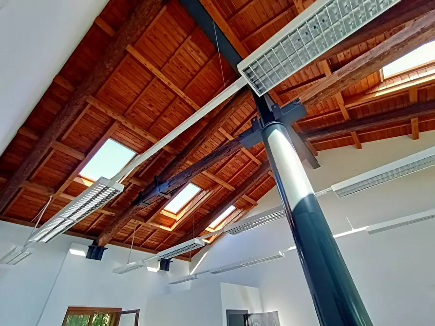 Immagine 9 di Ufficio in affitto  in via san dona' a Venezia