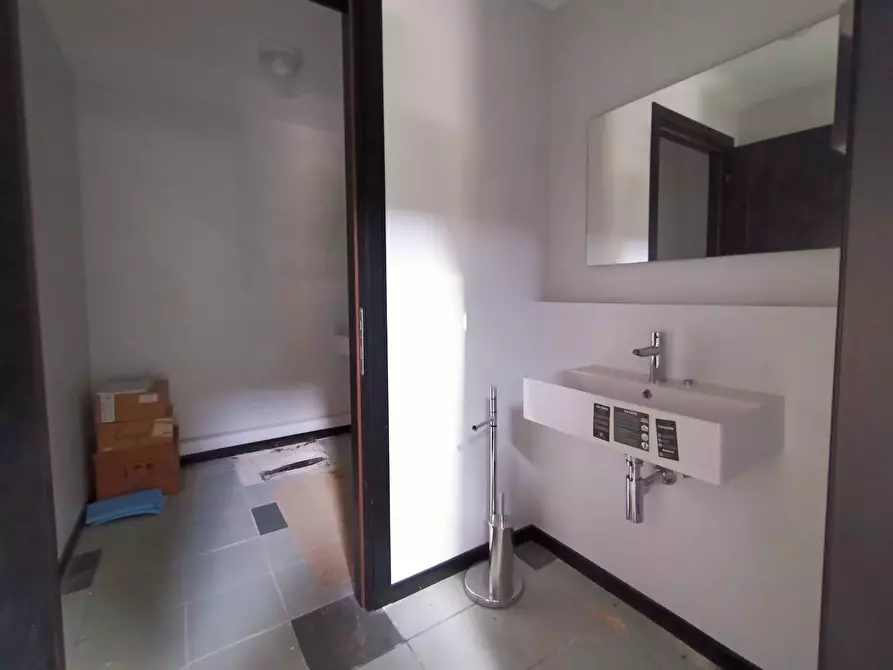 Immagine 10 di Ufficio in affitto  in via san dona' a Venezia