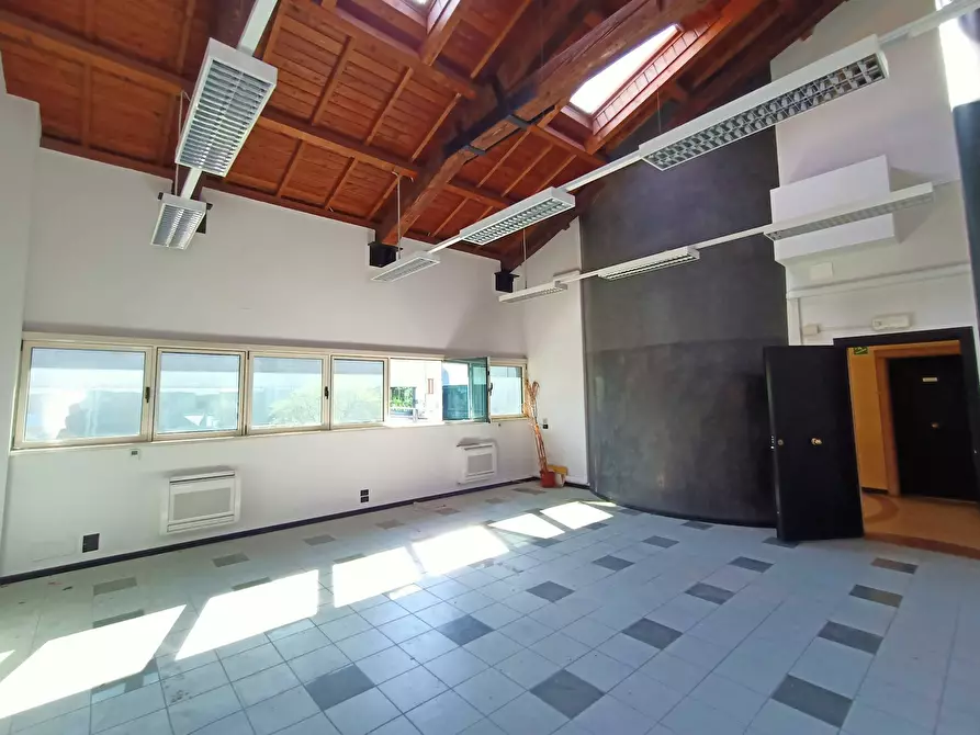 Immagine 12 di Ufficio in affitto  in via san dona' a Venezia