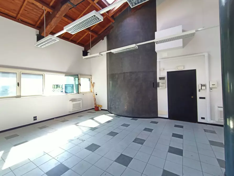 Immagine 13 di Ufficio in affitto  in via san dona' a Venezia