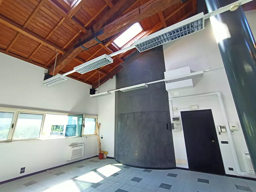 Immagine 14 di Ufficio in affitto  in via san dona' a Venezia