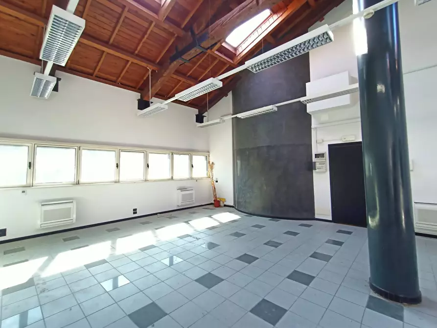 Immagine 17 di Ufficio in affitto  in via san dona' a Venezia