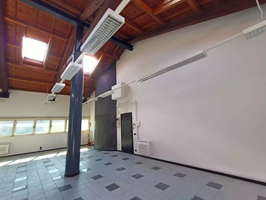 Immagine 18 di Ufficio in affitto  in via san dona' a Venezia