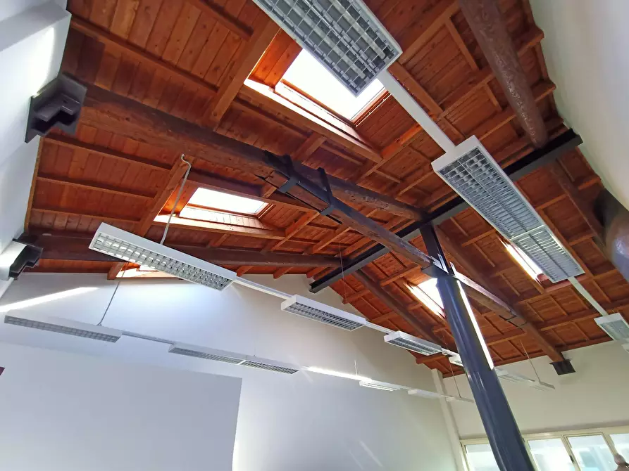 Immagine 19 di Ufficio in affitto  in via san dona' a Venezia