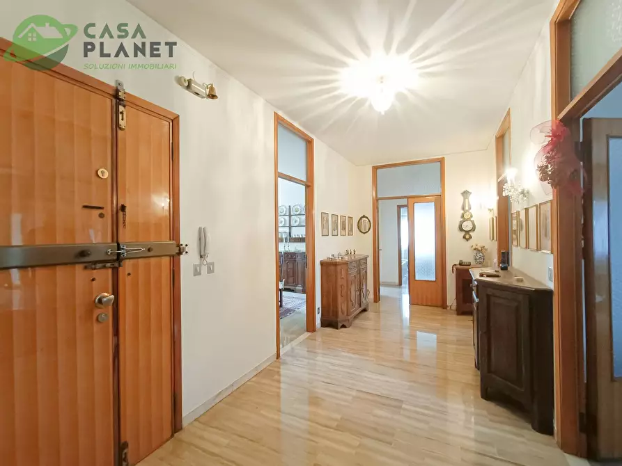 Immagine 18 di Appartamento in vendita  in Viale Garibaldi a Venezia