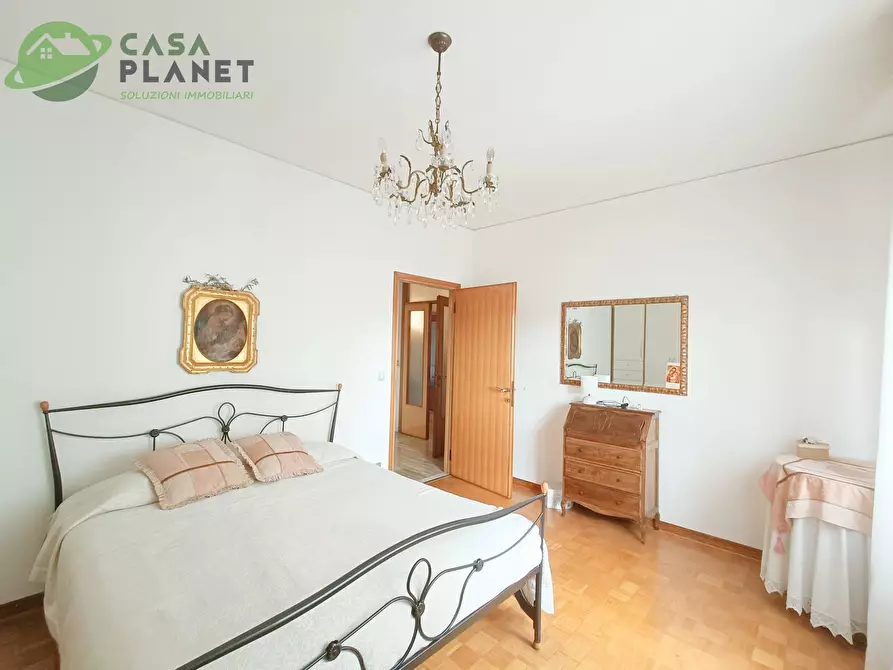 Immagine 21 di Appartamento in vendita  in Viale Garibaldi a Venezia