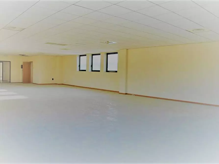 Immagine 1 di Negozio in affitto  in Via Europa a Preganziol