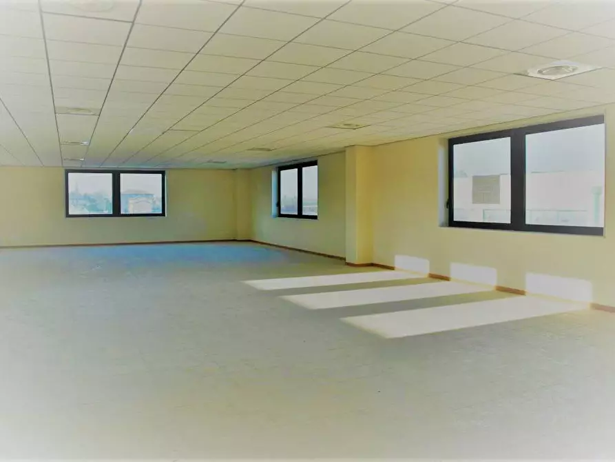 Immagine 2 di Negozio in affitto  in Via Europa a Preganziol