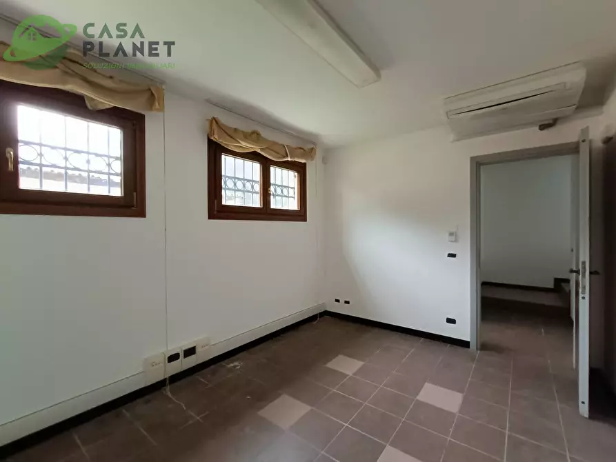 Immagine 4 di Ufficio in affitto  in Via San Dona' a Venezia