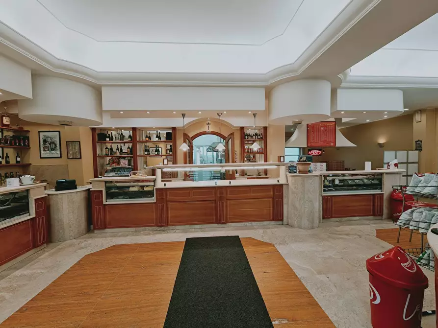 Immagine 7 di Locale commerciale in vendita  in Via della Stella a Palestrina