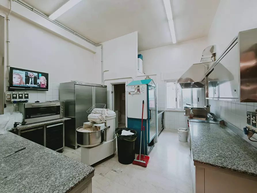 Immagine 12 di Locale commerciale in vendita  in Via della Stella a Palestrina