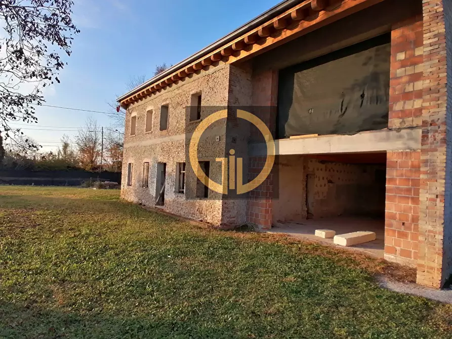 Immagine 2 di Rustico / casale in vendita  in Via Sant'Andrea a Montebelluna