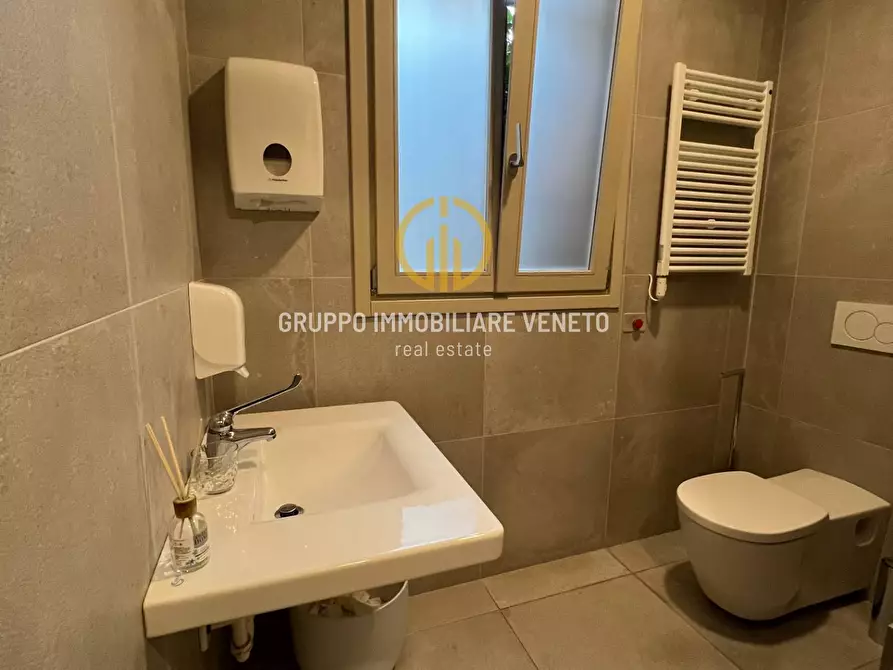 Immagine 7 di Locale commerciale in affitto  in Via Riccati a Treviso