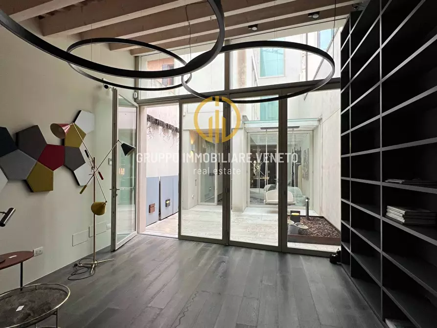 Immagine 6 di Locale commerciale in affitto  in Via Riccati a Treviso