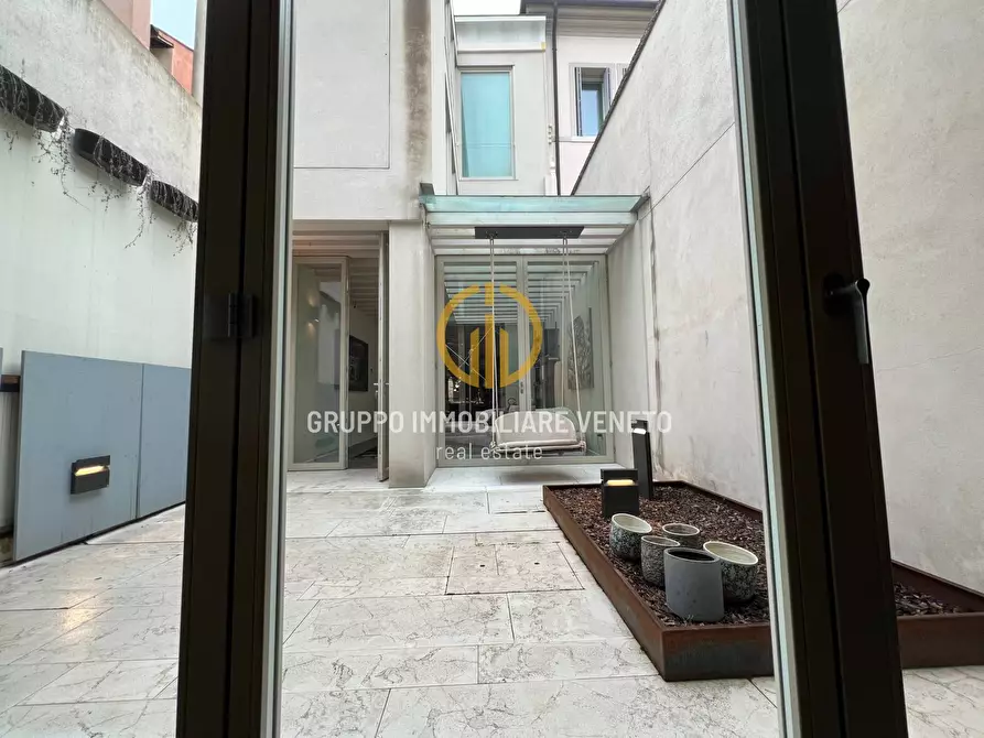 Immagine 5 di Locale commerciale in affitto  in Via Riccati a Treviso