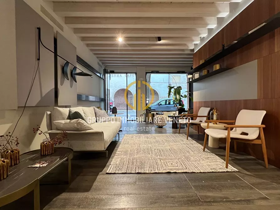 Immagine 2 di Locale commerciale in affitto  in Via Riccati a Treviso