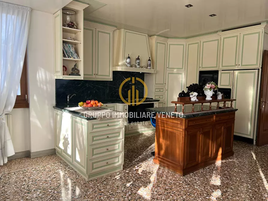 Immagine 3 di Villa in vendita  in Viale Brigata Treviso a Treviso