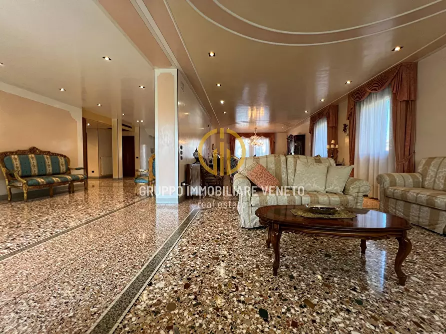 Immagine 10 di Villa in vendita  in Viale Brigata Treviso a Treviso