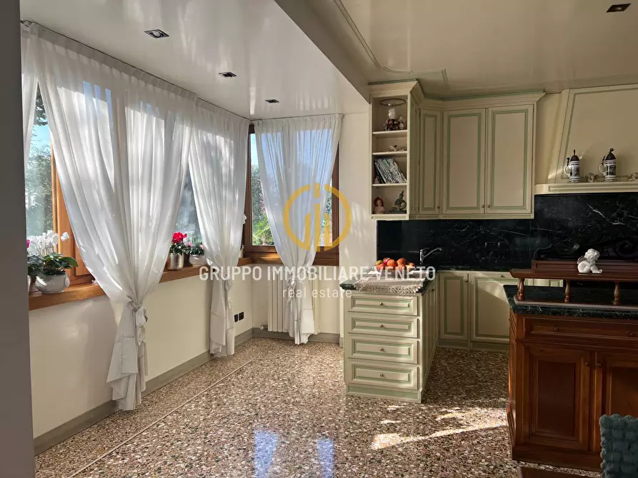 Immagine 2 di Villa in vendita  in Viale Brigata Treviso a Treviso