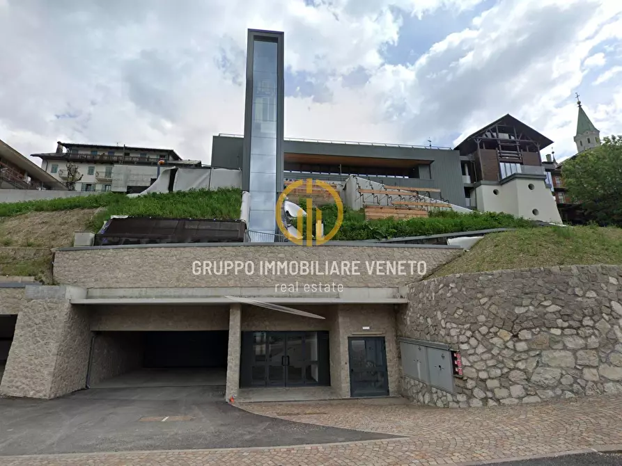 Immagine 1 di Box auto in vendita  in Via Cesare Battisti a Cortina D'ampezzo