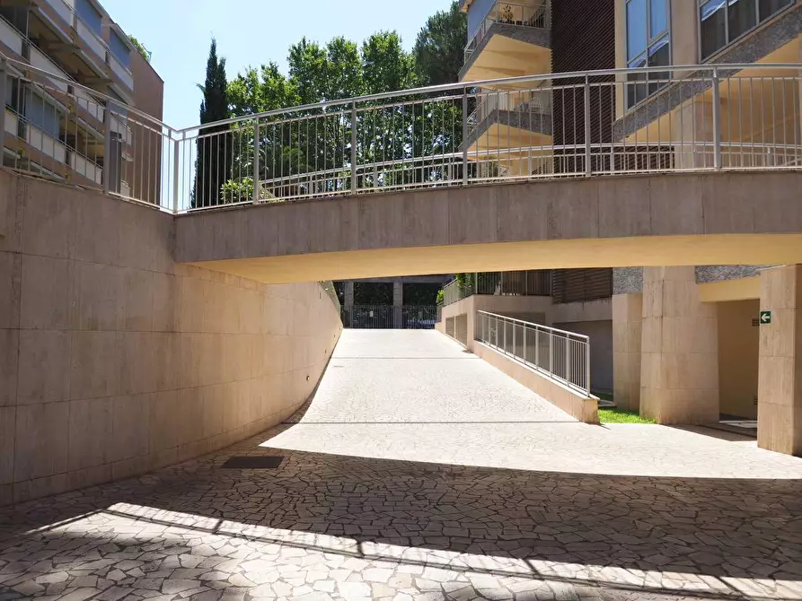 Immagine 2 di Box auto in affitto  in Piazza Albania a Roma