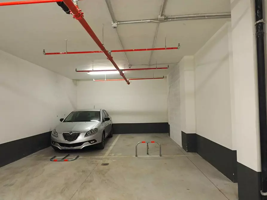 Immagine 5 di Box auto in affitto  in Piazza Albania a Roma